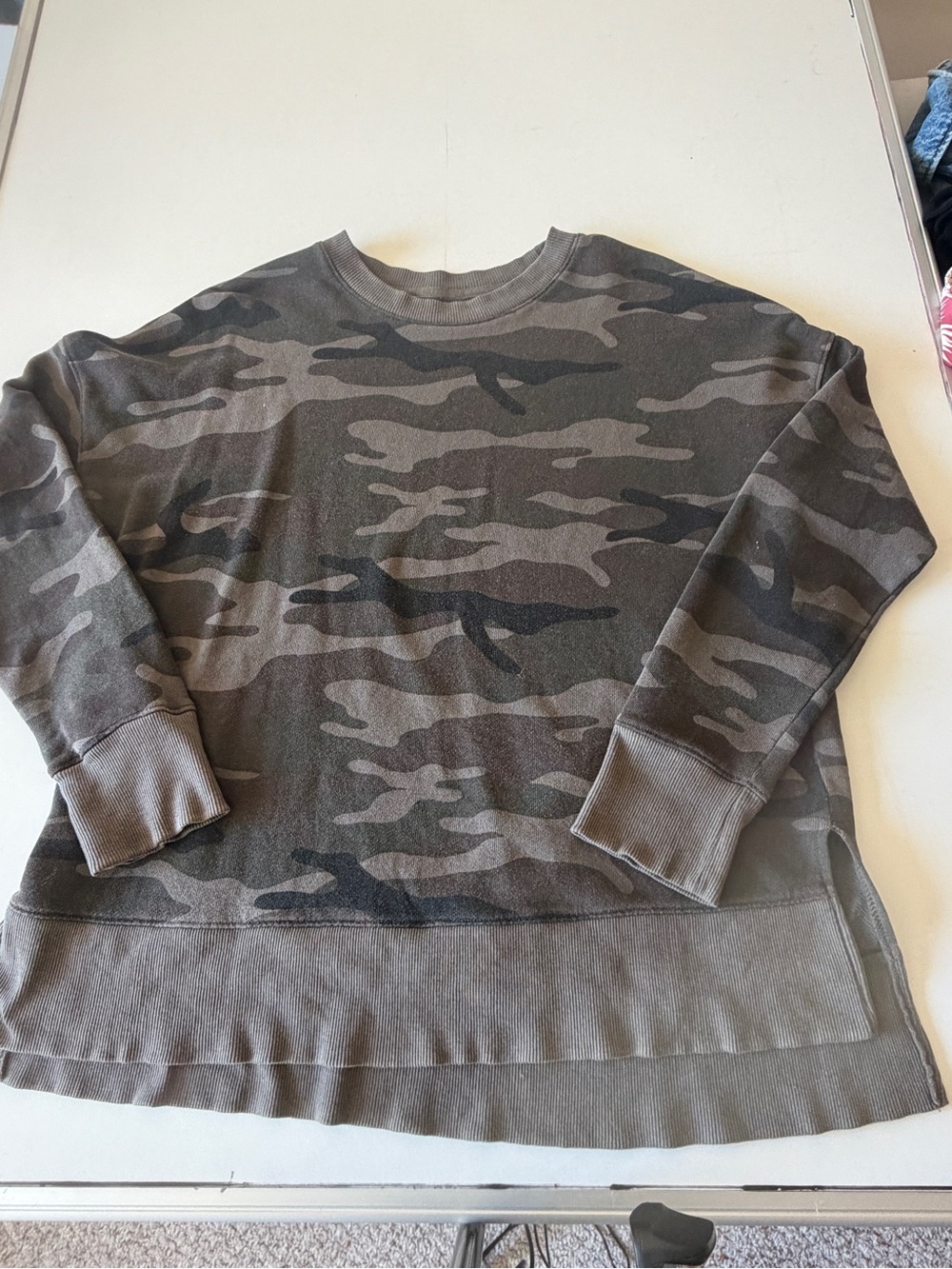 Time And Tru women’s Camo Crewneck Pullover Sweatshirt Ribbed Large
